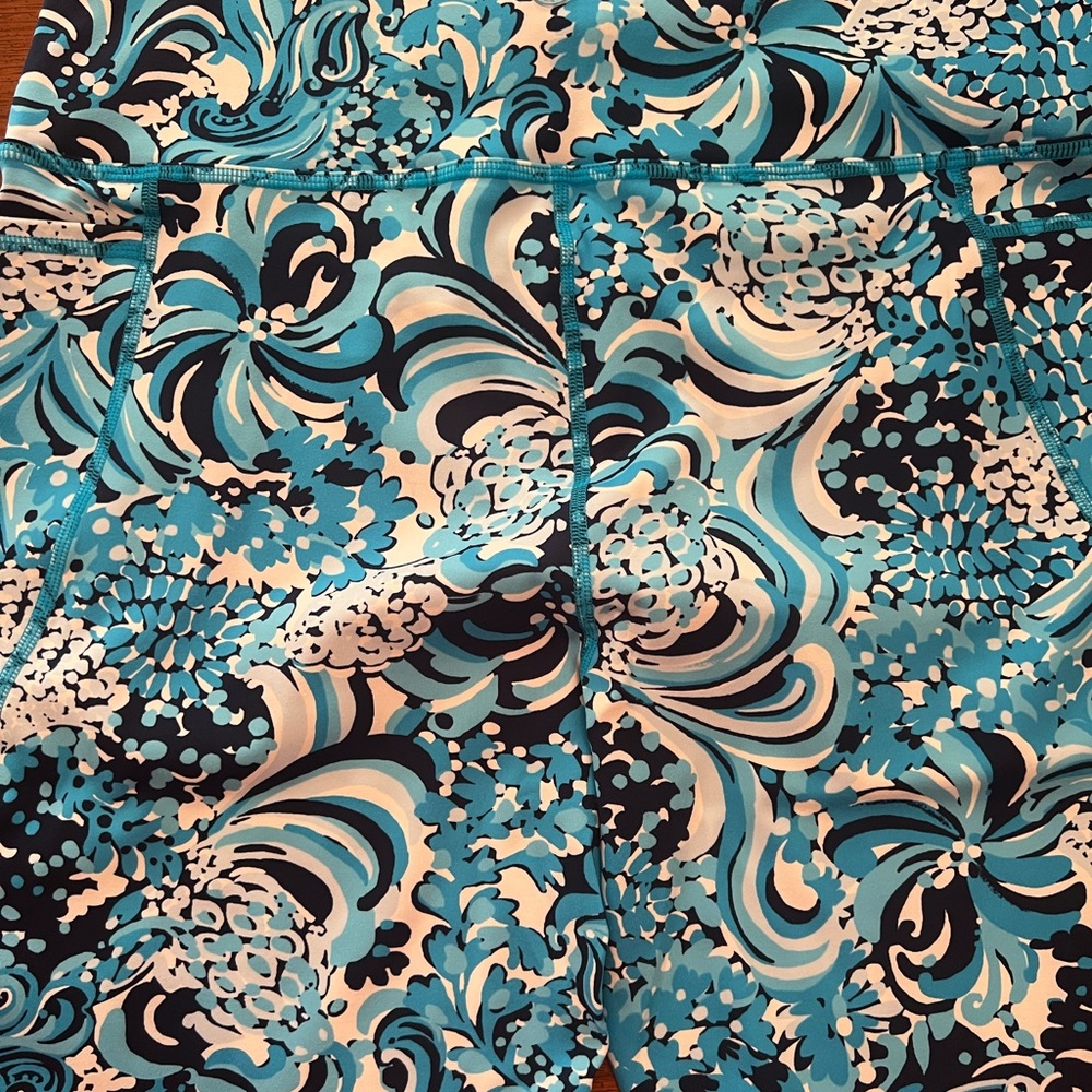 Lilly Pulitzer UPF 50+ Luxletic 8" South Beach High Rise Bike Short M Mermazing - Picture 5 of 8